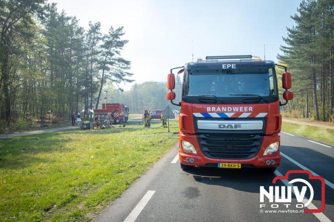 Honderden brandweerlieden bestrijden natuurbrand op de Doornspijkse Heide bij 't Harde. - &copy; NWVFoto.nl