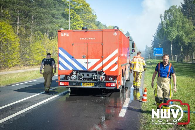 Honderden brandweerlieden bestrijden natuurbrand op de Doornspijkse Heide bij 't Harde. - &copy; NWVFoto.nl