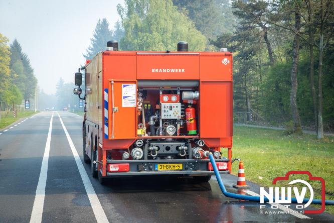 Honderden brandweerlieden bestrijden natuurbrand op de Doornspijkse Heide bij 't Harde. - &copy; NWVFoto.nl