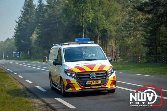 Honderden brandweerlieden bestrijden natuurbrand op de Doornspijkse Heide bij 't Harde. - &copy; NWVFoto.nl