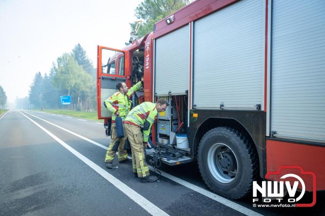Honderden brandweerlieden bestrijden natuurbrand op de Doornspijkse Heide bij 't Harde. - &copy; NWVFoto.nl