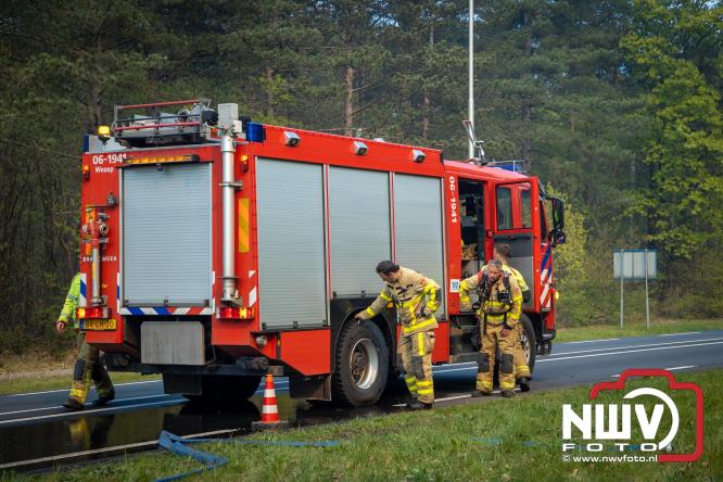 Honderden brandweerlieden bestrijden natuurbrand op de Doornspijkse Heide bij 't Harde. - &copy; NWVFoto.nl