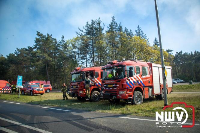 Honderden brandweerlieden bestrijden natuurbrand op de Doornspijkse Heide bij 't Harde. - &copy; NWVFoto.nl