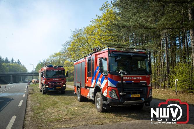 Honderden brandweerlieden bestrijden natuurbrand op de Doornspijkse Heide bij 't Harde. - &copy; NWVFoto.nl