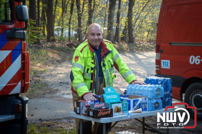 Honderden brandweerlieden bestrijden natuurbrand op de Doornspijkse Heide bij 't Harde. - &copy; NWVFoto.nl