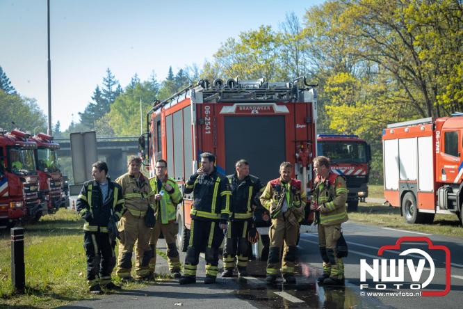 Honderden brandweerlieden bestrijden natuurbrand op de Doornspijkse Heide bij 't Harde. - &copy; NWVFoto.nl