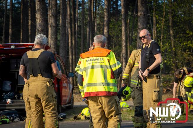 Honderden brandweerlieden bestrijden natuurbrand op de Doornspijkse Heide bij 't Harde. - &copy; NWVFoto.nl