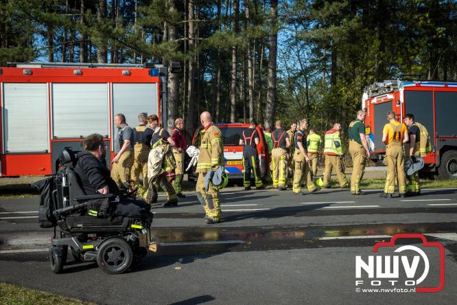 Honderden brandweerlieden bestrijden natuurbrand op de Doornspijkse Heide bij 't Harde. - &copy; NWVFoto.nl