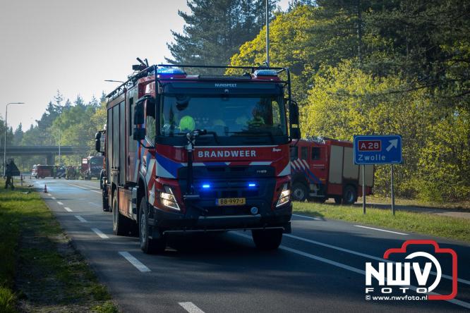 Honderden brandweerlieden bestrijden natuurbrand op de Doornspijkse Heide bij 't Harde. - &copy; NWVFoto.nl
