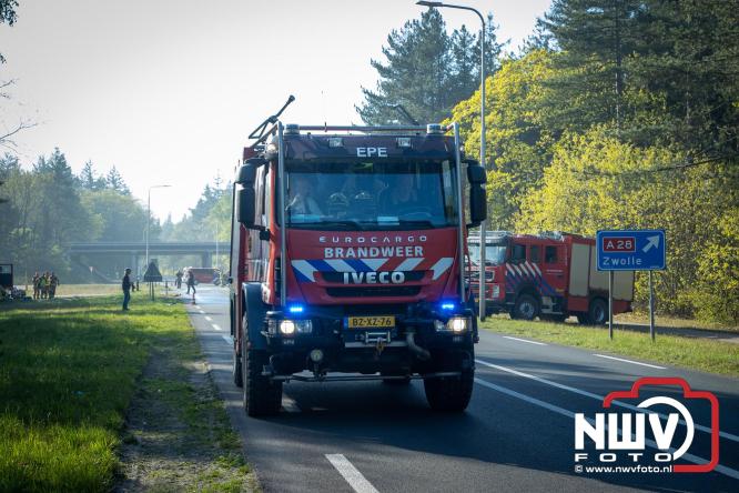 Honderden brandweerlieden bestrijden natuurbrand op de Doornspijkse Heide bij 't Harde. - &copy; NWVFoto.nl