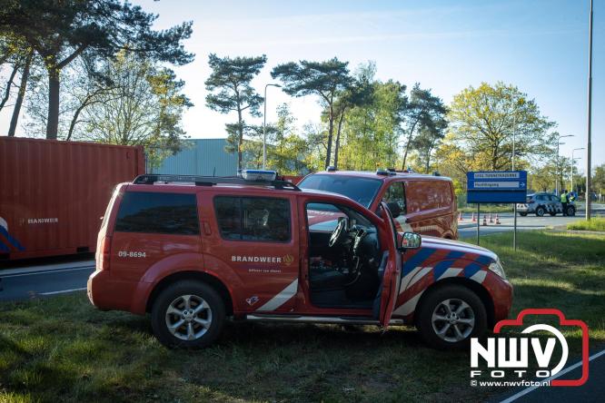 Honderden brandweerlieden bestrijden natuurbrand op de Doornspijkse Heide bij 't Harde. - &copy; NWVFoto.nl