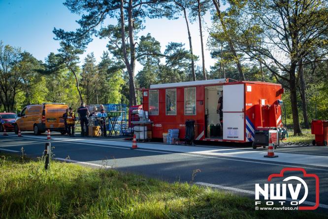 Honderden brandweerlieden bestrijden natuurbrand op de Doornspijkse Heide bij 't Harde. - &copy; NWVFoto.nl