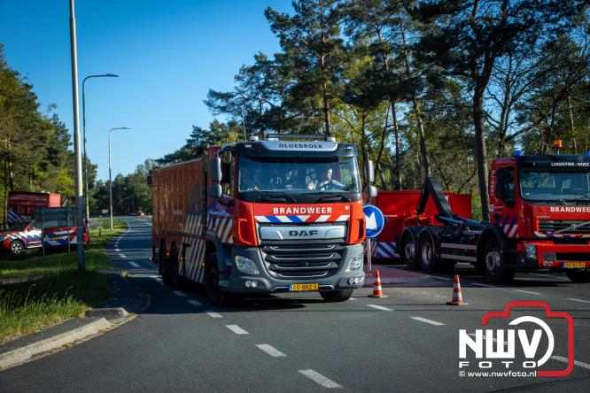 Honderden brandweerlieden bestrijden natuurbrand op de Doornspijkse Heide bij 't Harde. - &copy; NWVFoto.nl