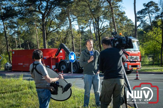Honderden brandweerlieden bestrijden natuurbrand op de Doornspijkse Heide bij 't Harde. - &copy; NWVFoto.nl