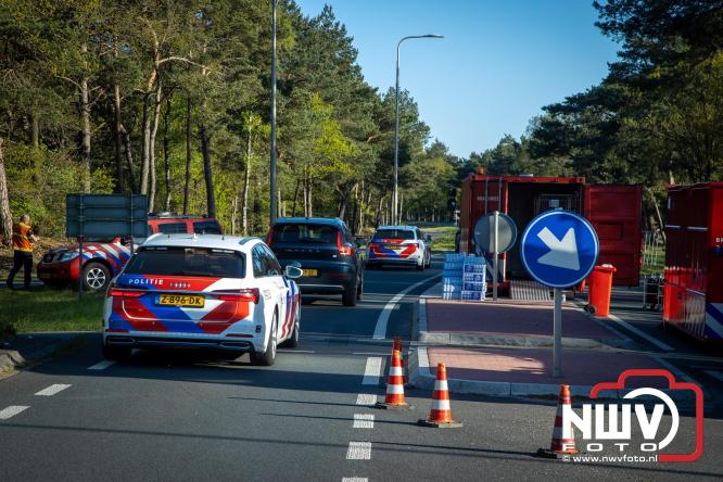 Honderden brandweerlieden bestrijden natuurbrand op de Doornspijkse Heide bij 't Harde. - &copy; NWVFoto.nl