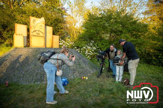 Honderden brandweerlieden bestrijden natuurbrand op de Doornspijkse Heide bij 't Harde. - &copy; NWVFoto.nl