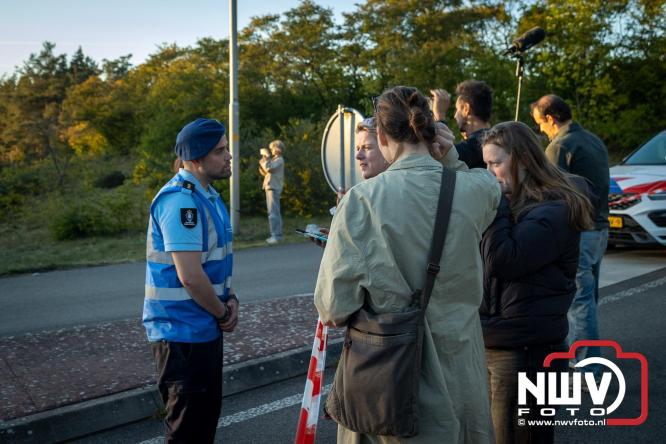 Honderden brandweerlieden bestrijden natuurbrand op de Doornspijkse Heide bij 't Harde. - &copy; NWVFoto.nl