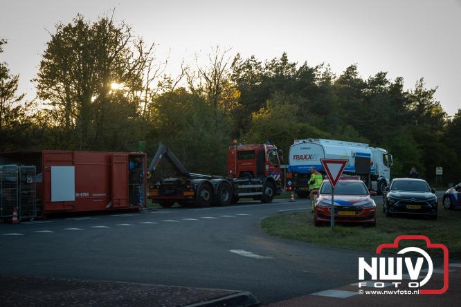 Honderden brandweerlieden bestrijden natuurbrand op de Doornspijkse Heide bij 't Harde. - &copy; NWVFoto.nl