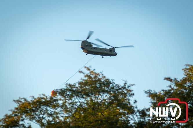 Honderden brandweerlieden bestrijden natuurbrand op de Doornspijkse Heide bij 't Harde. - &copy; NWVFoto.nl