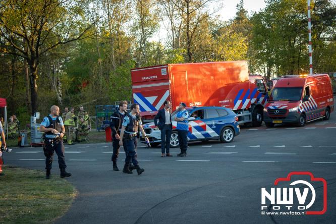 Honderden brandweerlieden bestrijden natuurbrand op de Doornspijkse Heide bij 't Harde. - &copy; NWVFoto.nl