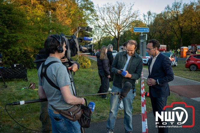 Honderden brandweerlieden bestrijden natuurbrand op de Doornspijkse Heide bij 't Harde. - &copy; NWVFoto.nl