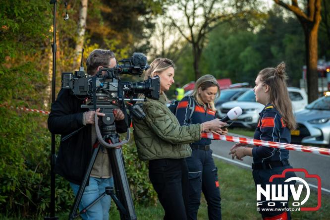 Honderden brandweerlieden bestrijden natuurbrand op de Doornspijkse Heide bij 't Harde. - &copy; NWVFoto.nl