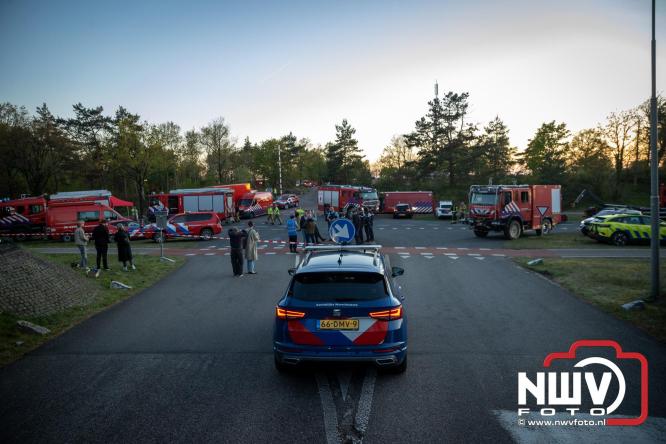 Honderden brandweerlieden bestrijden natuurbrand op de Doornspijkse Heide bij 't Harde. - &copy; NWVFoto.nl