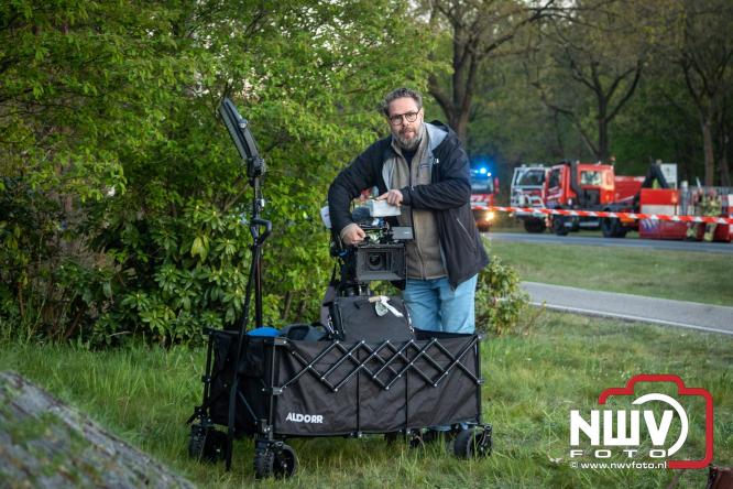 Honderden brandweerlieden bestrijden natuurbrand op de Doornspijkse Heide bij 't Harde. - &copy; NWVFoto.nl