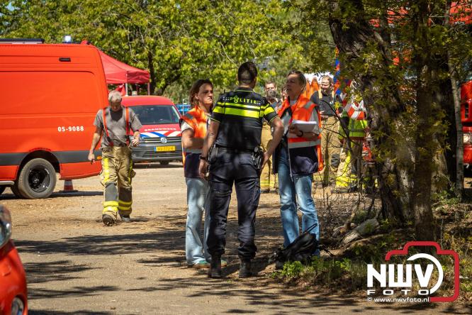 Honderden brandweerlieden bestrijden natuurbrand op de Doornspijkse Heide bij 't Harde. - &copy; NWVFoto.nl
