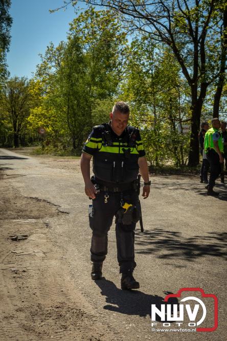 Honderden brandweerlieden bestrijden natuurbrand op de Doornspijkse Heide bij 't Harde. - &copy; NWVFoto.nl
