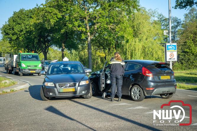 Alleen materiële schade bij een kopstaard aanrijding op de Zuiderzeestraatweg, Laanzichtsweg Oldebroek. - &copy; NWVFoto.nl