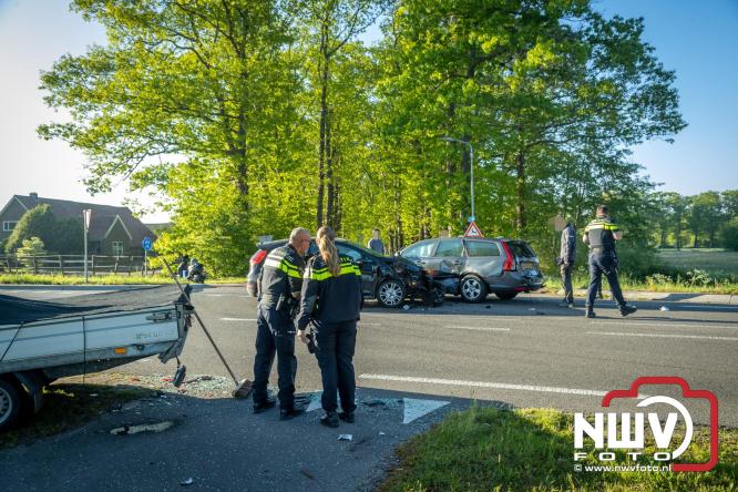 Alleen materiële schade bij een kopstaard aanrijding op de Zuiderzeestraatweg, Laanzichtsweg Oldebroek. - &copy; NWVFoto.nl