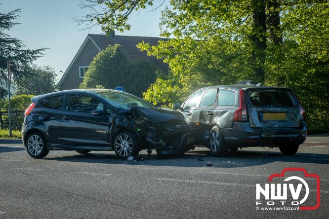 Alleen materiële schade bij een kopstaard aanrijding op de Zuiderzeestraatweg, Laanzichtsweg Oldebroek. - &copy; NWVFoto.nl