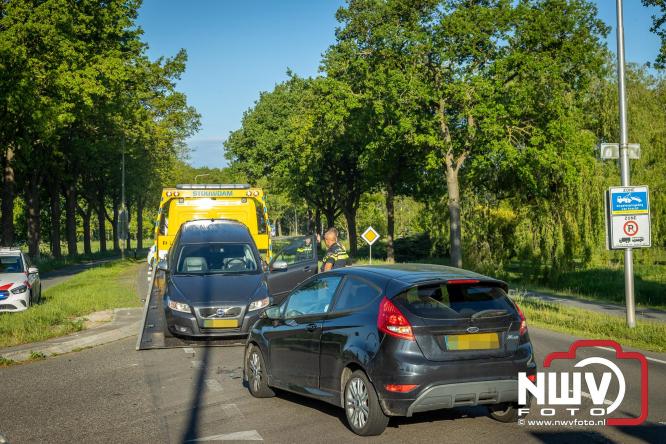 Alleen materiële schade bij een kopstaard aanrijding op de Zuiderzeestraatweg, Laanzichtsweg Oldebroek. - &copy; NWVFoto.nl