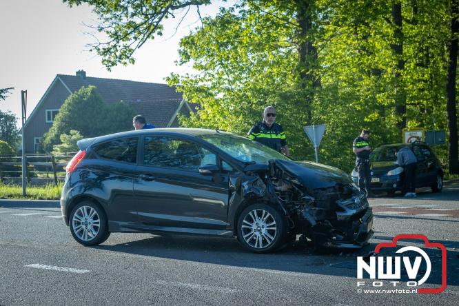 Alleen materiële schade bij een kopstaard aanrijding op de Zuiderzeestraatweg, Laanzichtsweg Oldebroek. - &copy; NWVFoto.nl