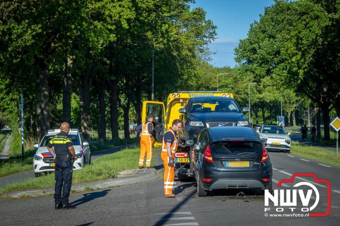 Alleen materiële schade bij een kopstaard aanrijding op de Zuiderzeestraatweg, Laanzichtsweg Oldebroek. - &copy; NWVFoto.nl