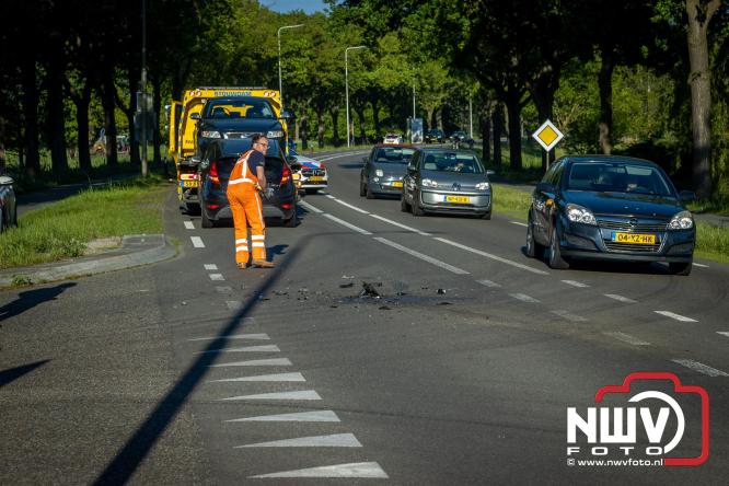 Alleen materiële schade bij een kopstaard aanrijding op de Zuiderzeestraatweg, Laanzichtsweg Oldebroek. - &copy; NWVFoto.nl