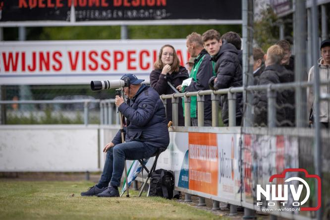 Koppositie glipt weg bij OWIOS na gelijkspel tegen SEH. - &copy; NWVFoto.nl