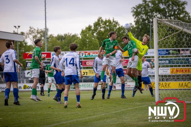 Koppositie glipt weg bij OWIOS na gelijkspel tegen SEH. - &copy; NWVFoto.nl