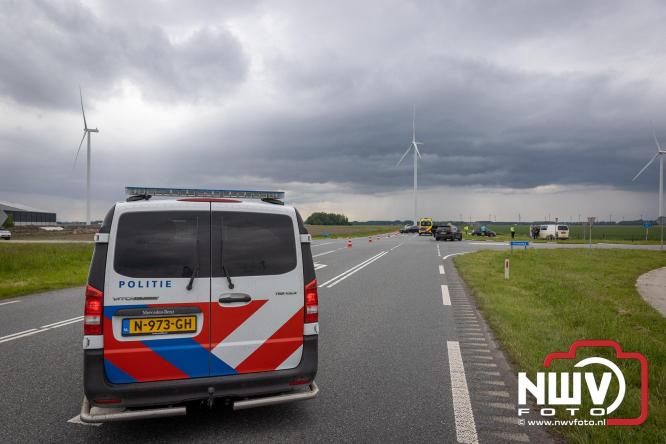 Een persoon voor controle mee naar het ziekenhuis na ongeval door voorrangsfout Elburgerweg met de Hondweg. - &copy; NWVFoto.nl
