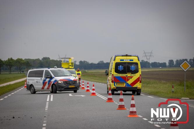 Een persoon voor controle mee naar het ziekenhuis na ongeval door voorrangsfout Elburgerweg met de Hondweg. - &copy; NWVFoto.nl