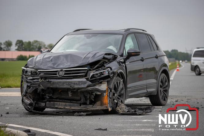 Een persoon voor controle mee naar het ziekenhuis na ongeval door voorrangsfout Elburgerweg met de Hondweg. - &copy; NWVFoto.nl