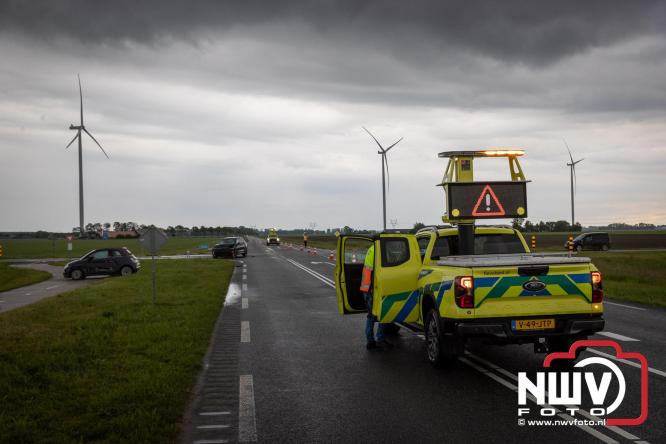 Een persoon voor controle mee naar het ziekenhuis na ongeval door voorrangsfout Elburgerweg met de Hondweg. - &copy; NWVFoto.nl
