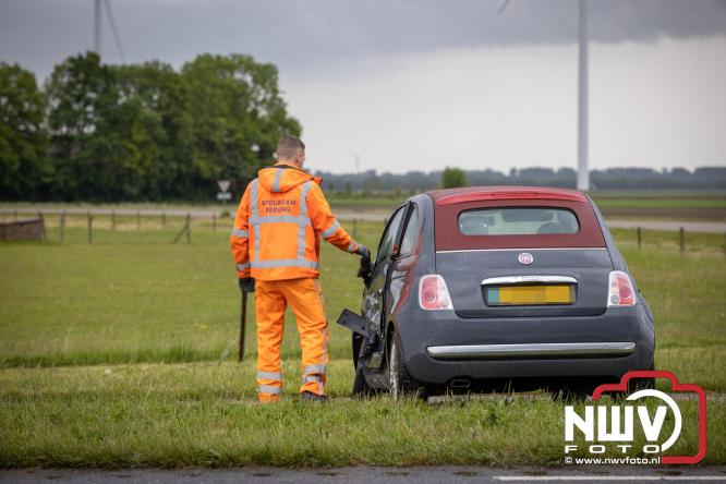 Een persoon voor controle mee naar het ziekenhuis na ongeval door voorrangsfout Elburgerweg met de Hondweg. - &copy; NWVFoto.nl