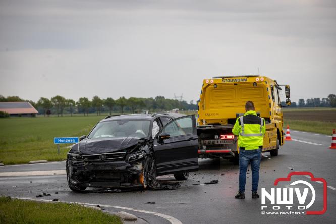 Een persoon voor controle mee naar het ziekenhuis na ongeval door voorrangsfout Elburgerweg met de Hondweg. - &copy; NWVFoto.nl
