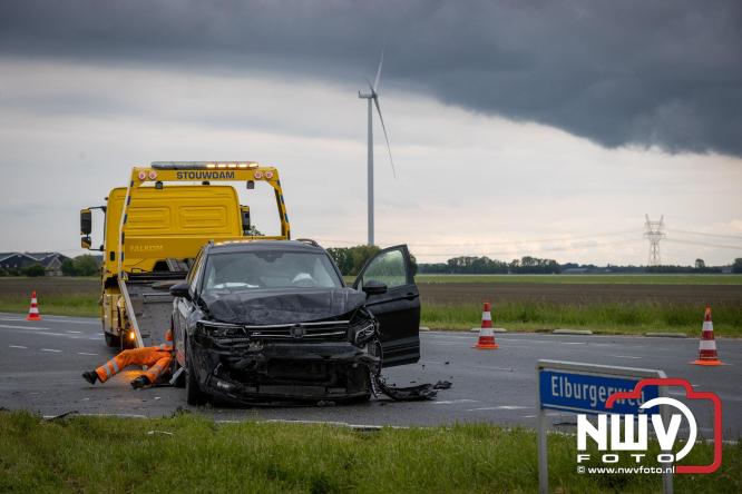 Een persoon voor controle mee naar het ziekenhuis na ongeval door voorrangsfout Elburgerweg met de Hondweg. - &copy; NWVFoto.nl