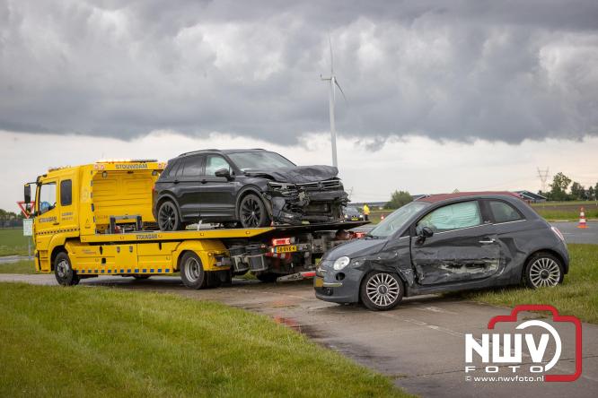 Een persoon voor controle mee naar het ziekenhuis na ongeval door voorrangsfout Elburgerweg met de Hondweg. - &copy; NWVFoto.nl