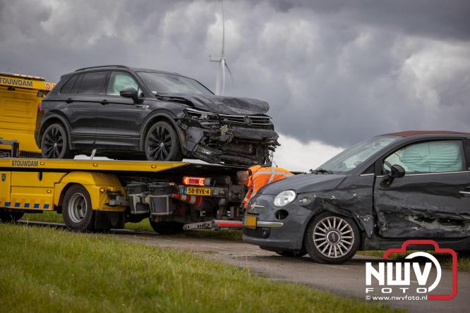 Een persoon voor controle mee naar het ziekenhuis na ongeval door voorrangsfout Elburgerweg met de Hondweg. - &copy; NWVFoto.nl