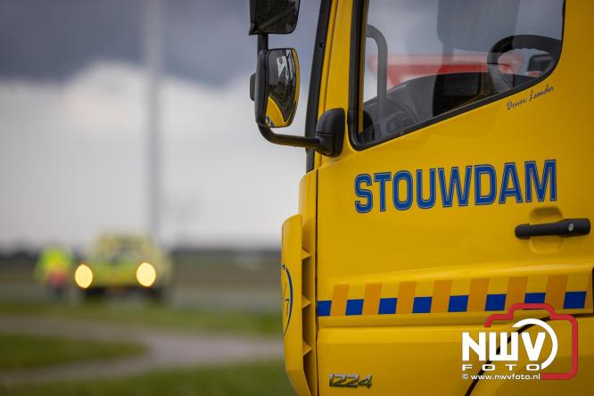 Een persoon voor controle mee naar het ziekenhuis na ongeval door voorrangsfout Elburgerweg met de Hondweg. - &copy; NWVFoto.nl