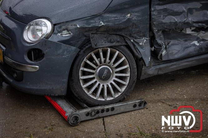 Een persoon voor controle mee naar het ziekenhuis na ongeval door voorrangsfout Elburgerweg met de Hondweg. - &copy; NWVFoto.nl